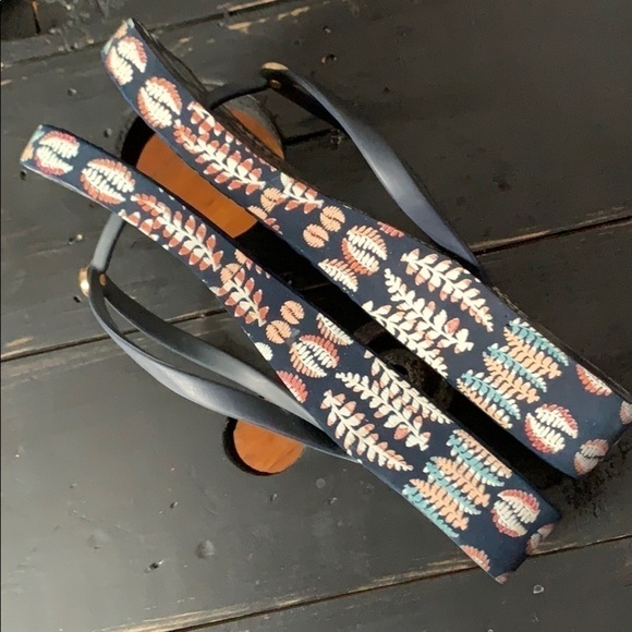 TORY BURCH Thandie Navy/Fern Print Wedge Flip Flop - Picture 9 of 12